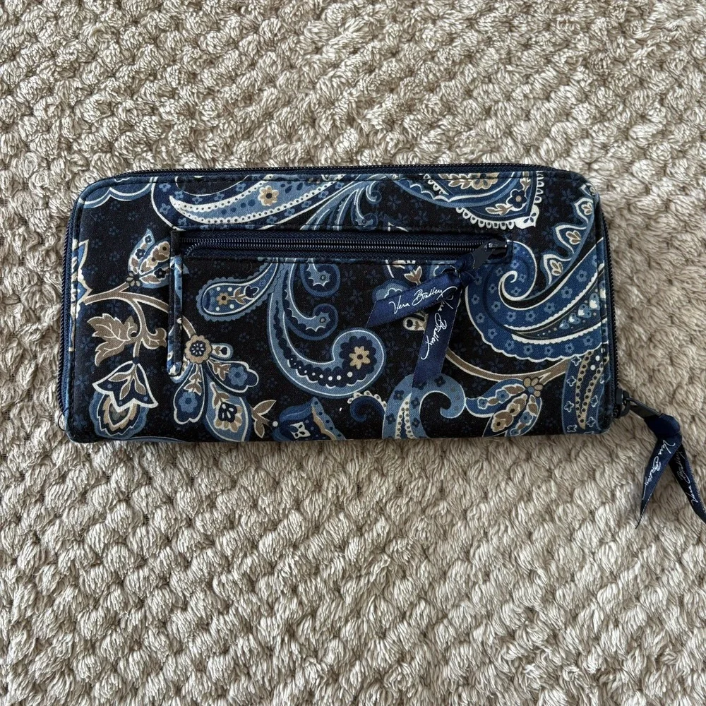 Vera Bradley Windsor Navy Blue Travel Wallet Passport Organizer Paisley Pockets